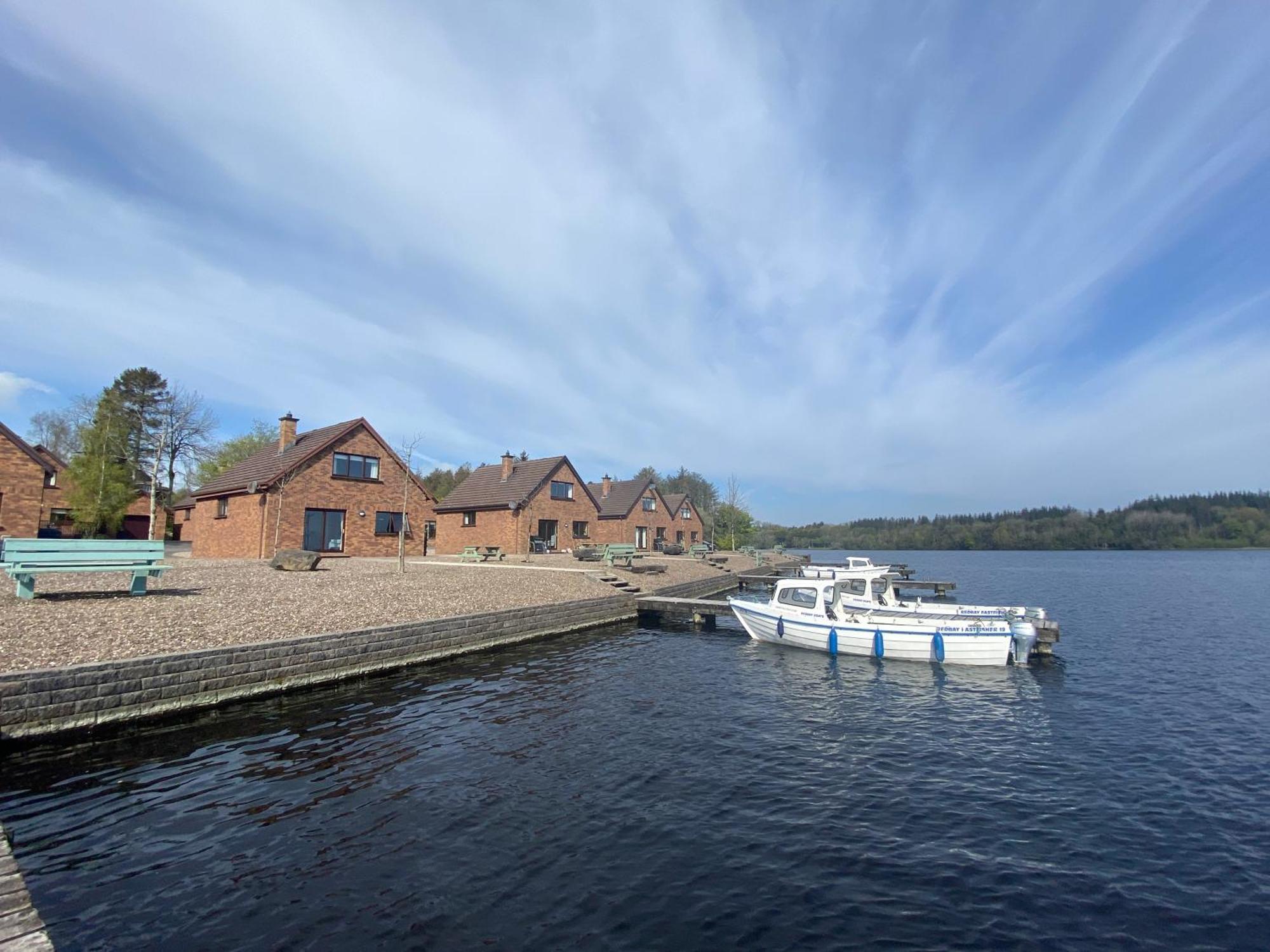 Tullybay Holiday Lodges Enniskillen Exteriör bild
