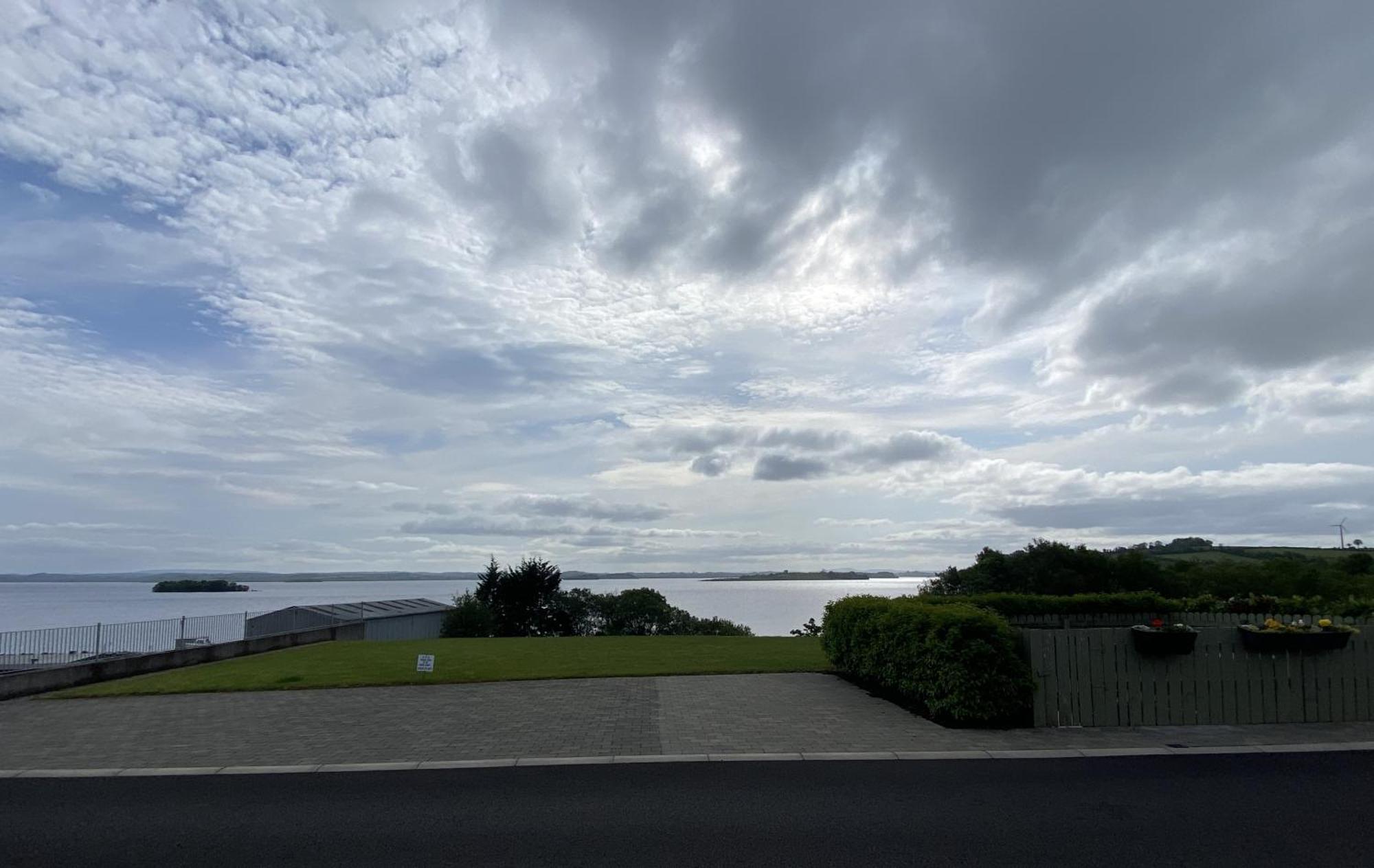 Tullybay Holiday Lodges Enniskillen Exteriör bild